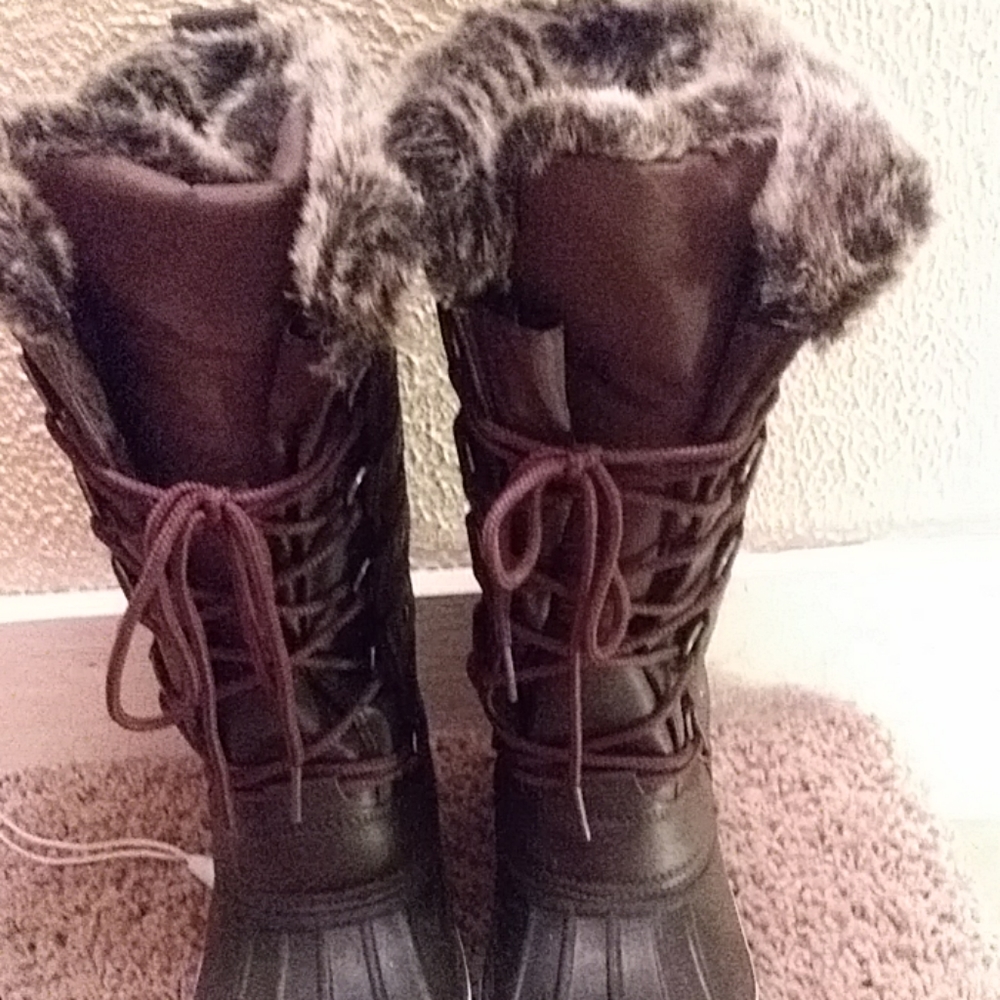 Snow boots